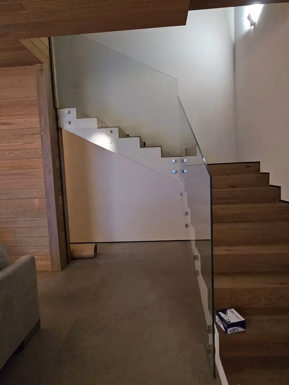 Маршевая лестница из стекла
